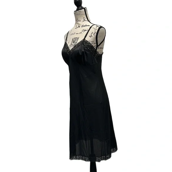 Vintage Black VANITY FAIR Dupont Nylon Nightgown Negligee Gown w Lace Trim 34